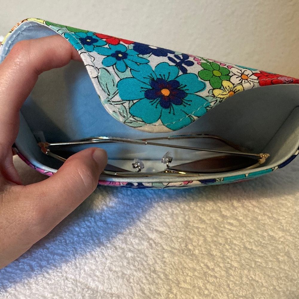 ThredUP: Vera Bradley Bree Sunglasses & Eyeglasses Case in Far Out Floral - Picture 2 of 15
